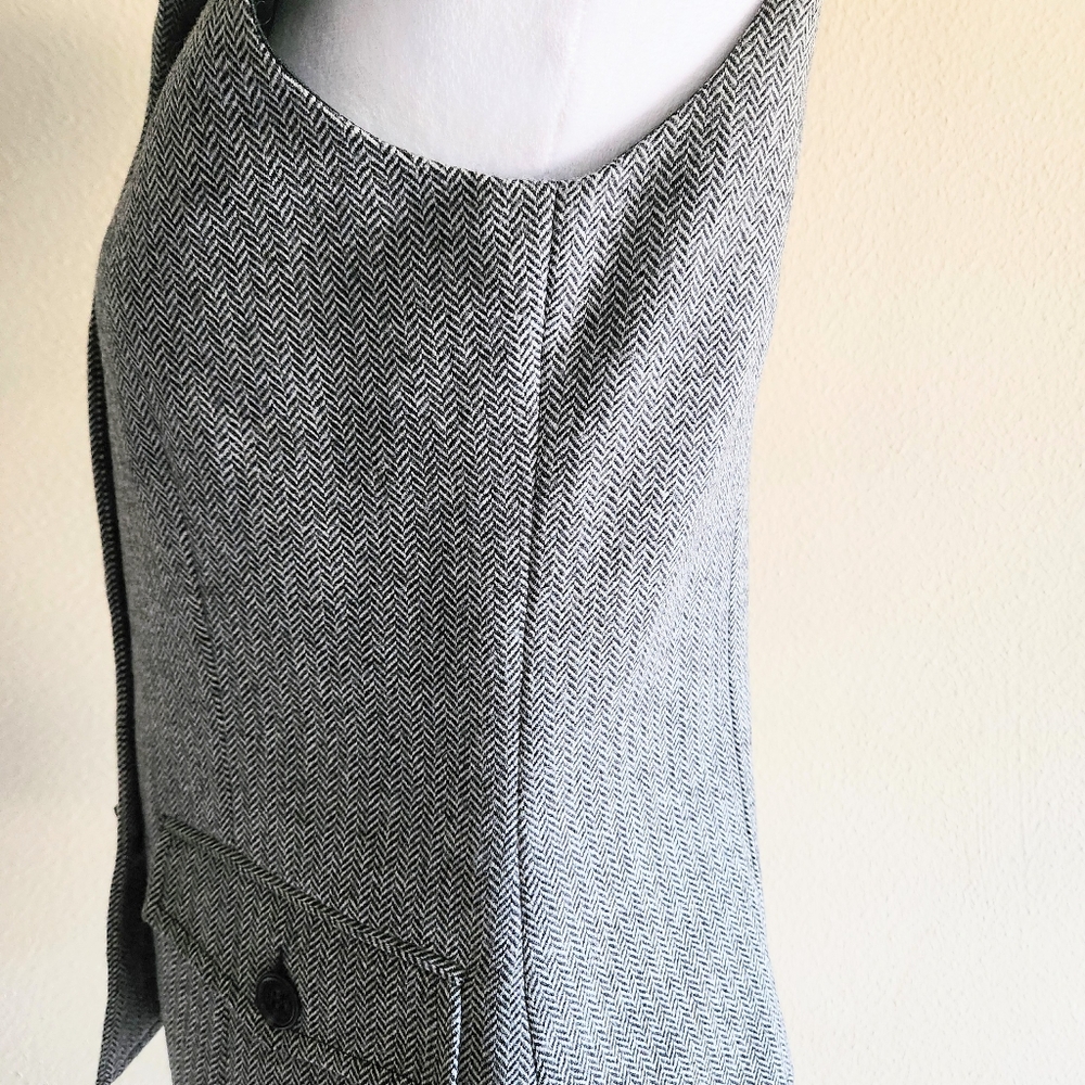 Women's Gray Tweed Vest - Picture 2 of 6